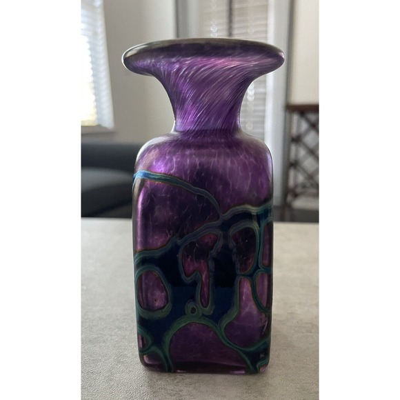 Robert Held 4” Small Triangular Purple Bud Vase w/Iridescent Swirl Design SIGNED - Picture 3 of 12